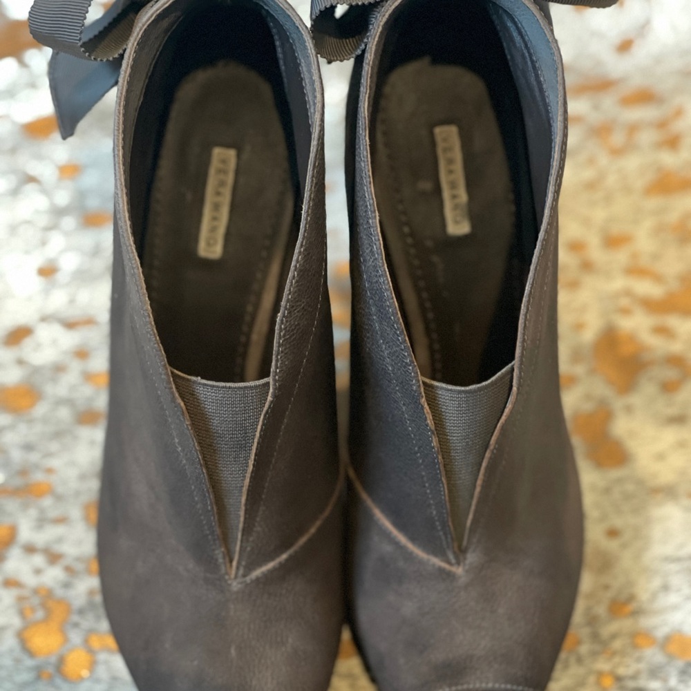 Vera Wang Bow Booties - image 5